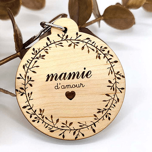 Porte-clés bois gravé mamie d'amour